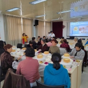 紫竹社区举办‘情暖金秋·爱满重阳’手工蛋糕DIY活动,共庆佳节暖人心